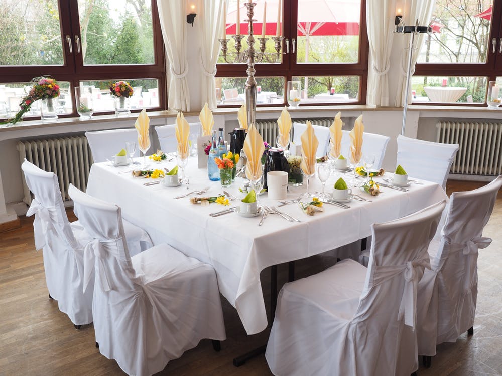 Crema de guisantes con tosta de cecina de ciervo